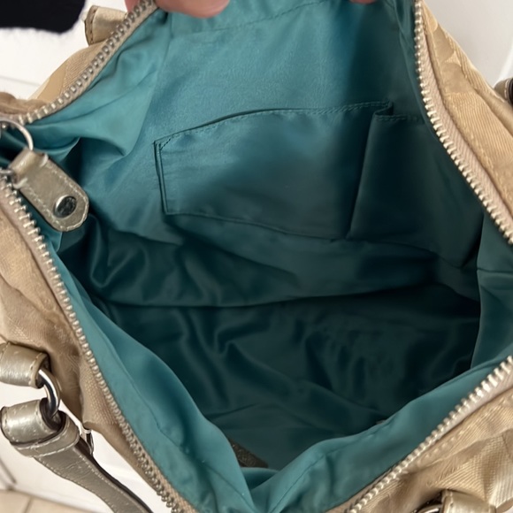 Large signature canvas Coach crossbody bag - Picture 5 of 11